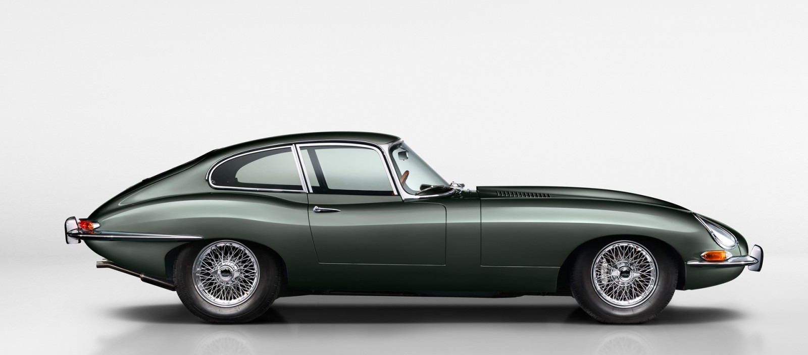 Jaguar e type deals 60th anniversary